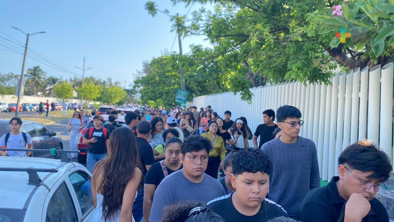 Miles de jóvenes participan en ingreso a la UV