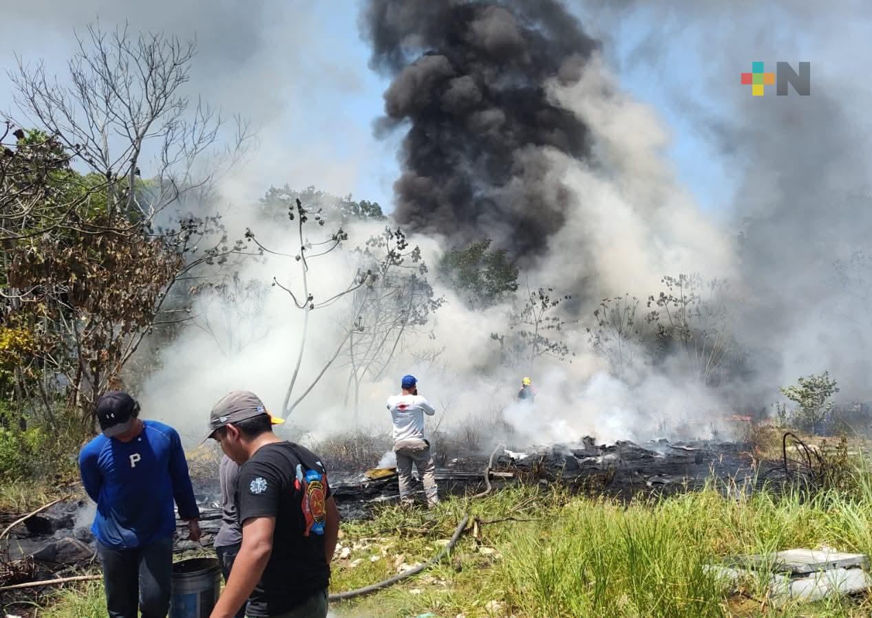 Se registra incendio en un corralón abandonado de Minatitlán