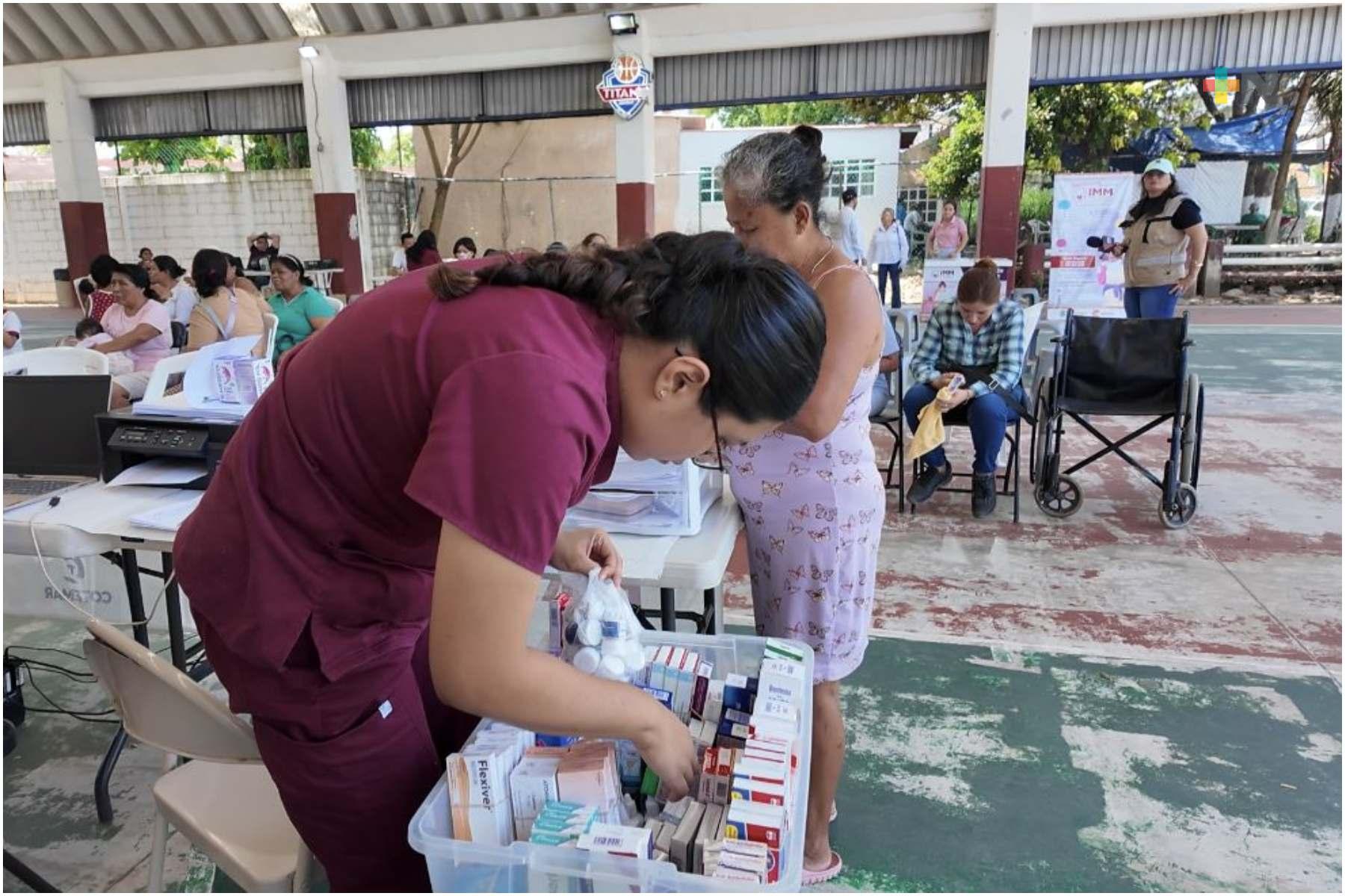 Crece afluencia de mujeres a jornadas de salud en Coatzacoalcos