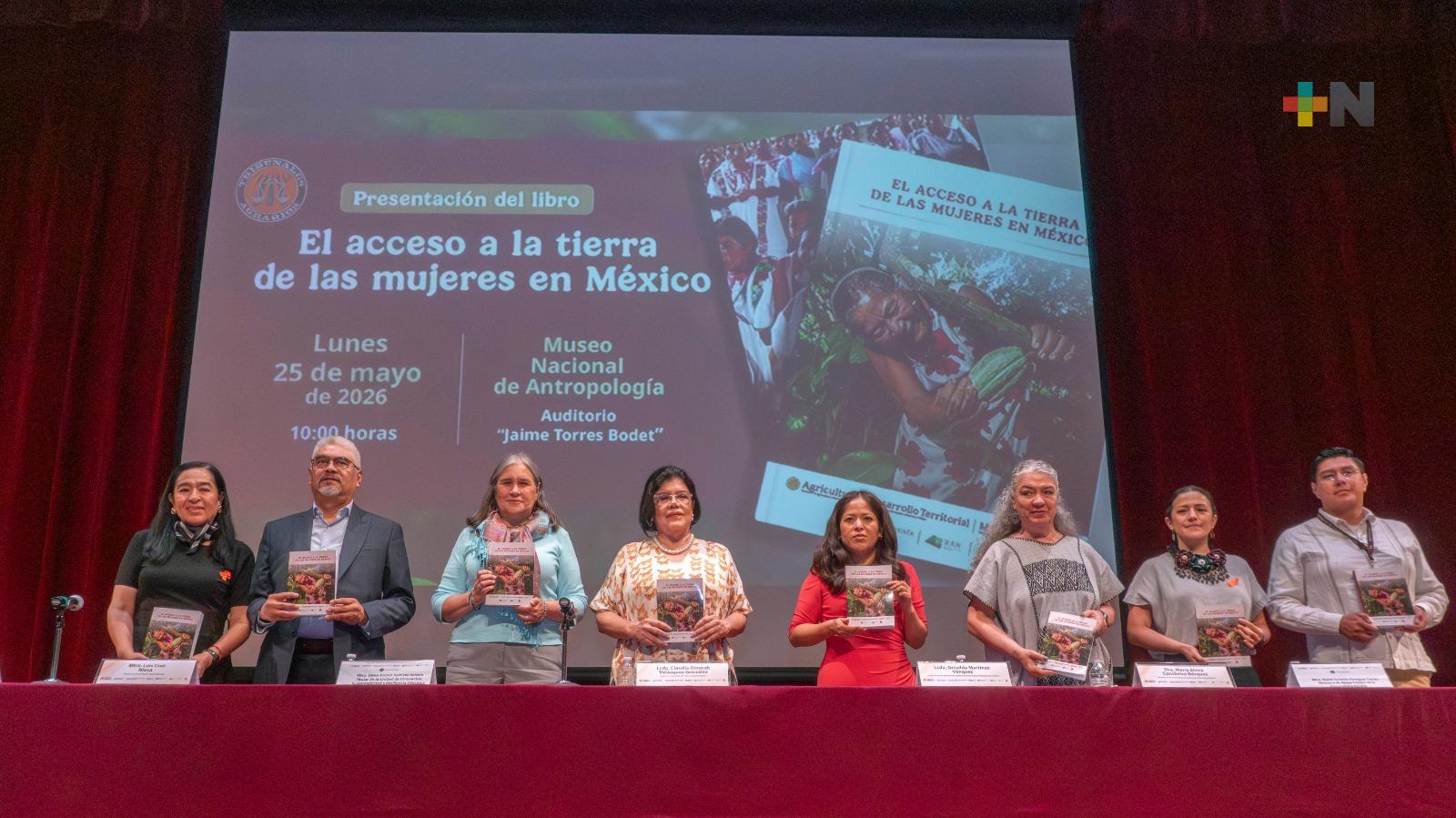 Presentan el libro “El acceso a la tierra de las mujeres en México”