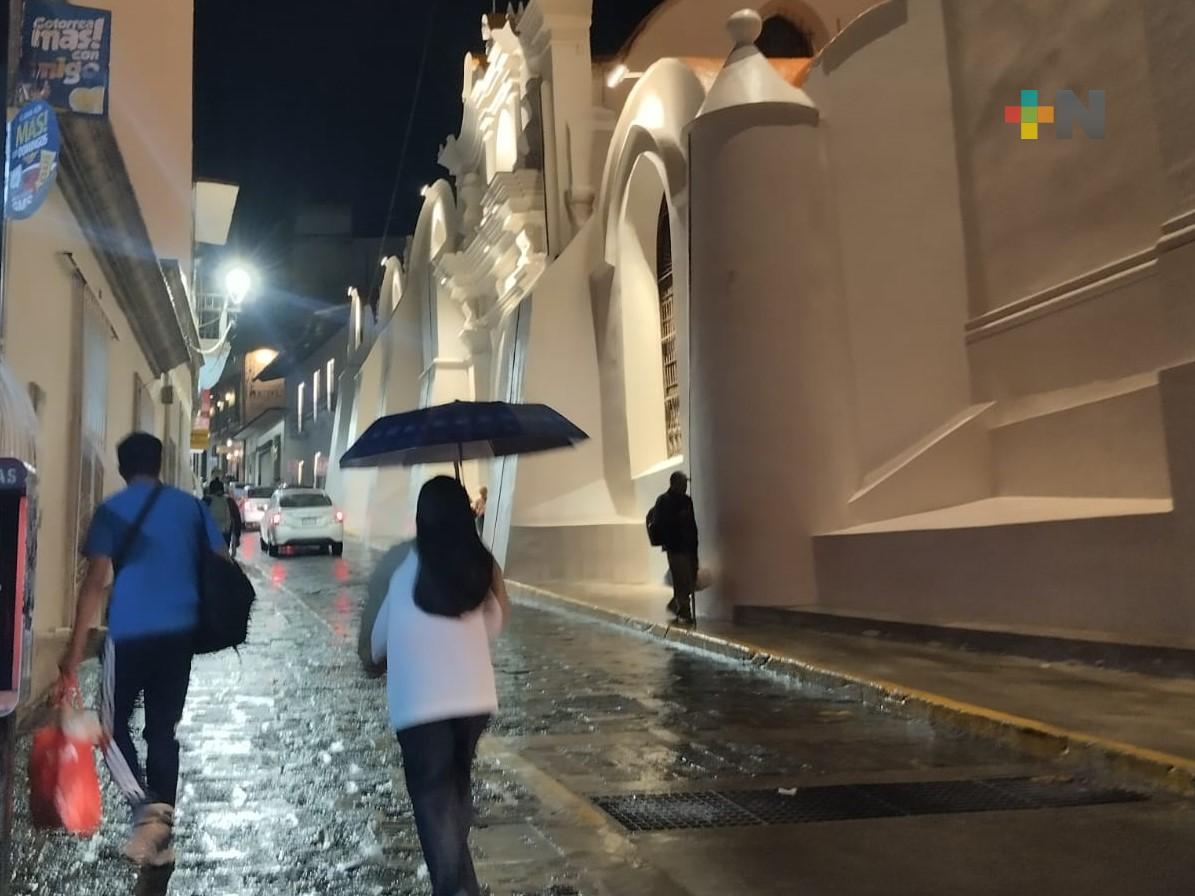 Ambiente caluroso con potencial de lluvias y tormentas aisladas en el estado de Veracruz