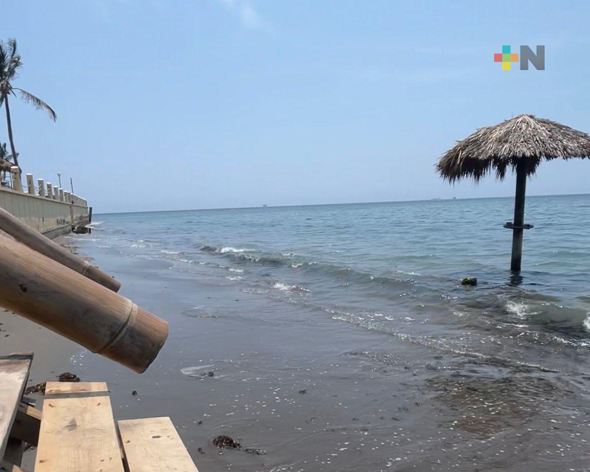 Marea alta en playa Pelícanos de Boca del Río