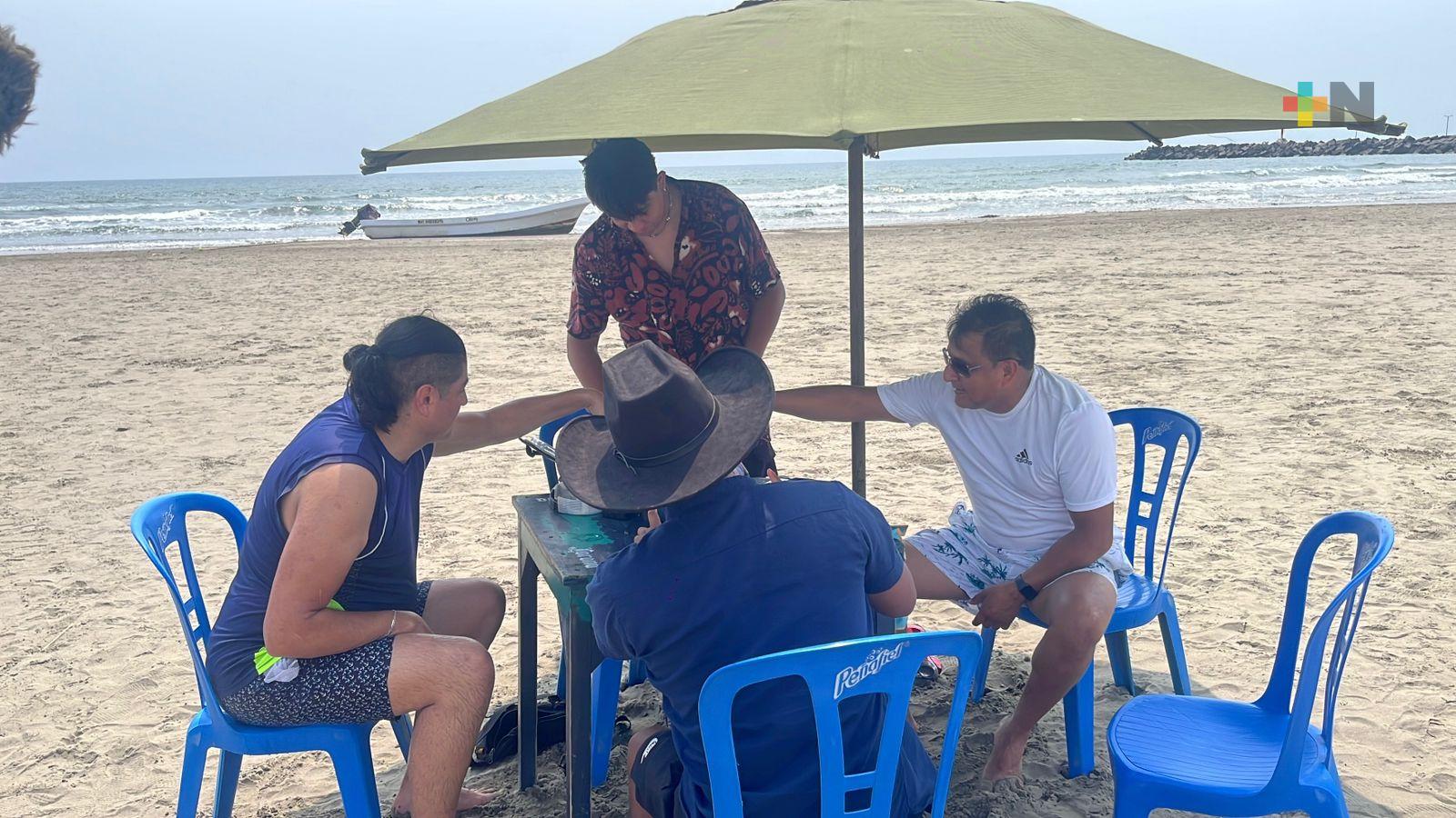 Playas en Boca del Río mantienen afluencia de turistas