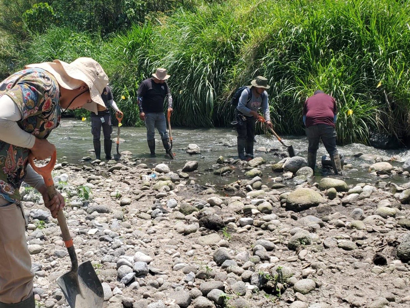 Retiran ocho toneladas de residuos del río Blanco en Orizaba