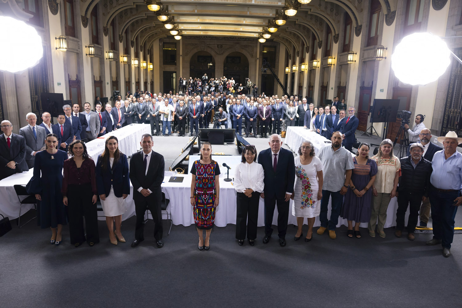 Sheinbaum firma programa de ordenamiento del mercado del maíz en beneficio de productores y consumidores