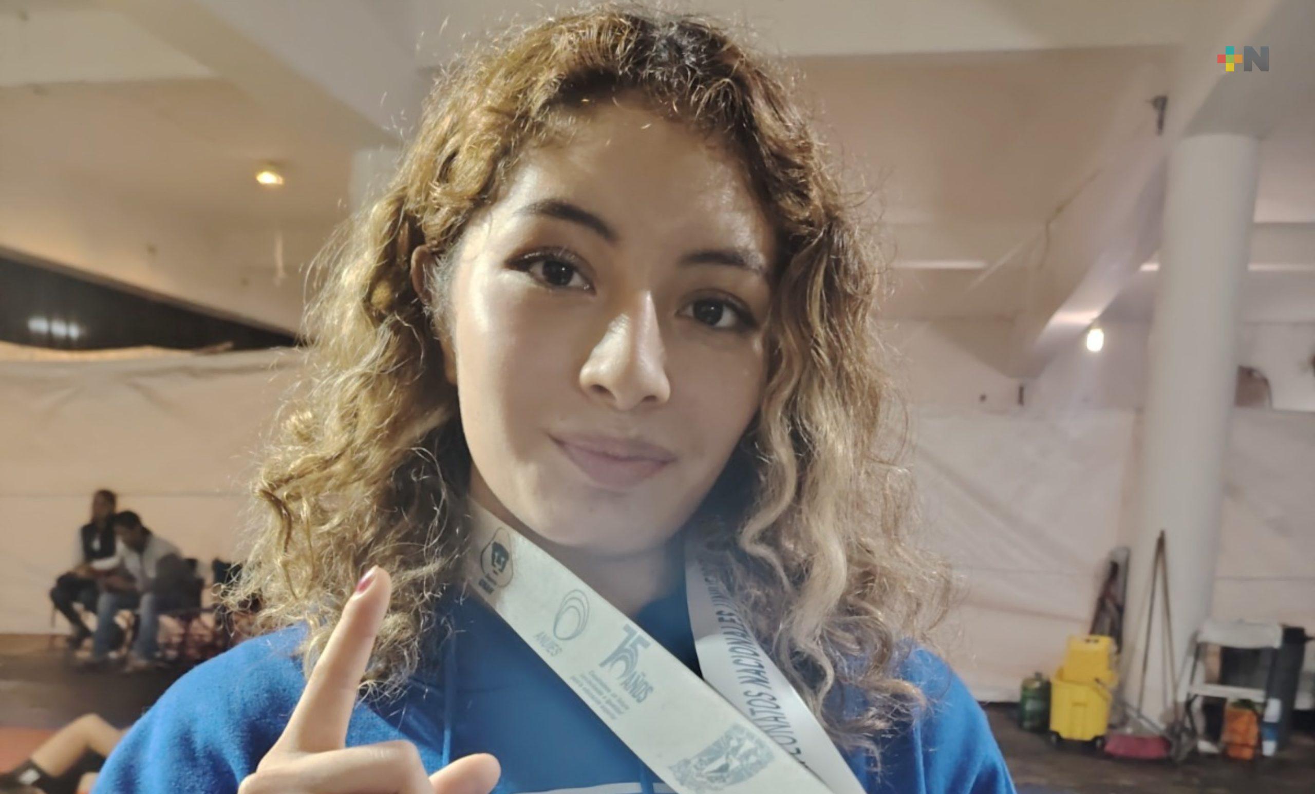 Logra xalapeña medalla de plata en luchas asociadas ANUIES