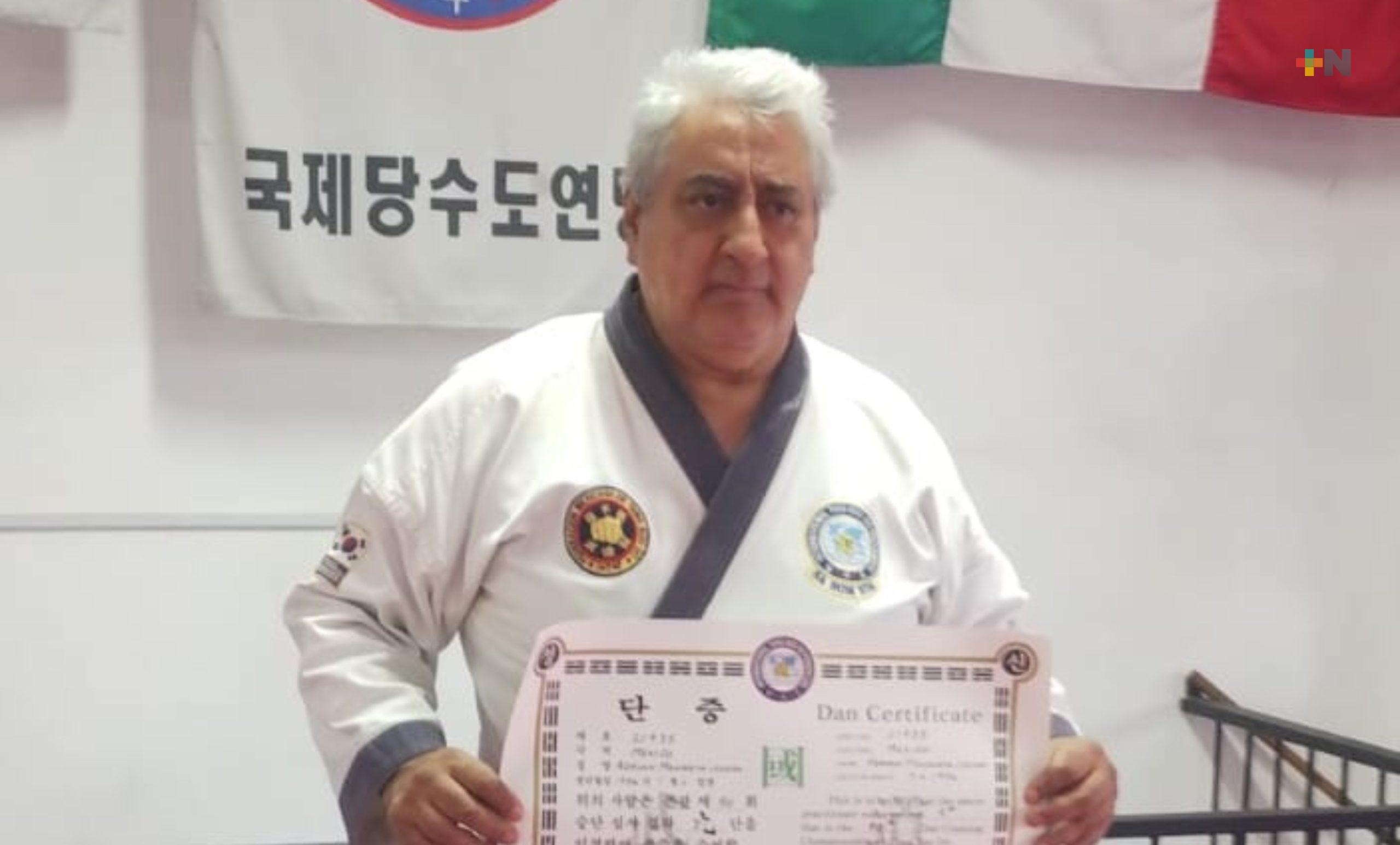 Adrián Mendieta recibió certificado internacional de tang soo do