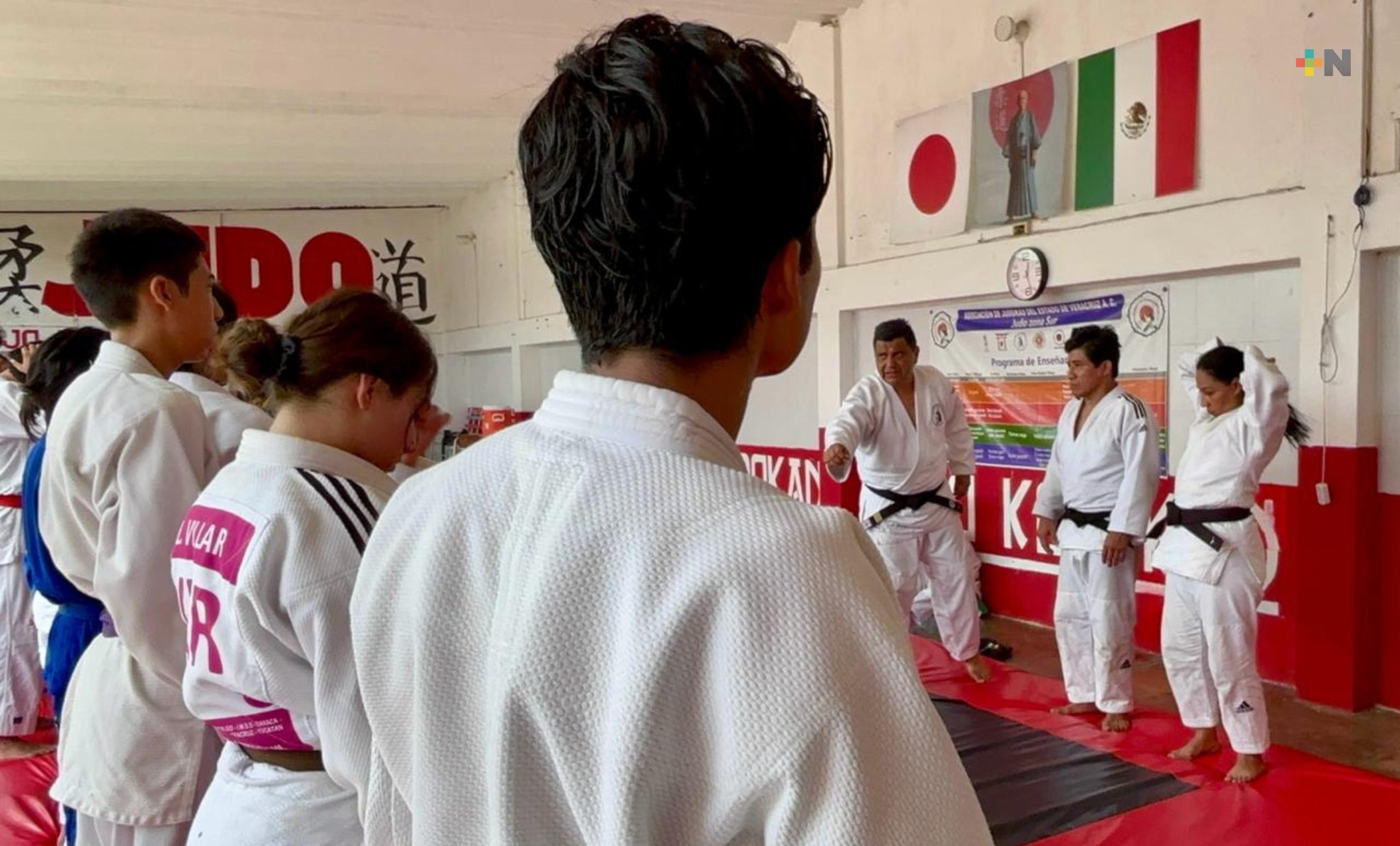 Alexis Becerril impartió seminario técnico de judo