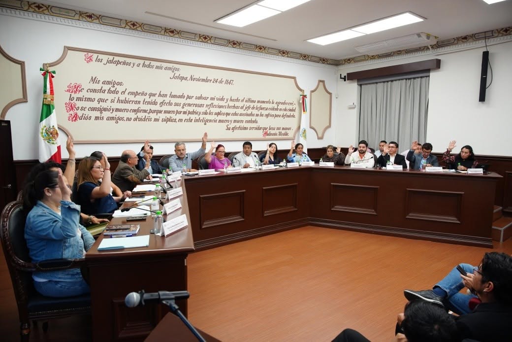 Aprueba Cabildo de Xalapa recursos para atender socavón