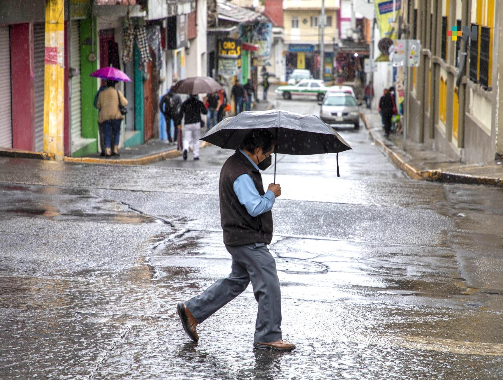 Ambiente caluroso con probabilidad de lluvias y tormentas en Veracruz