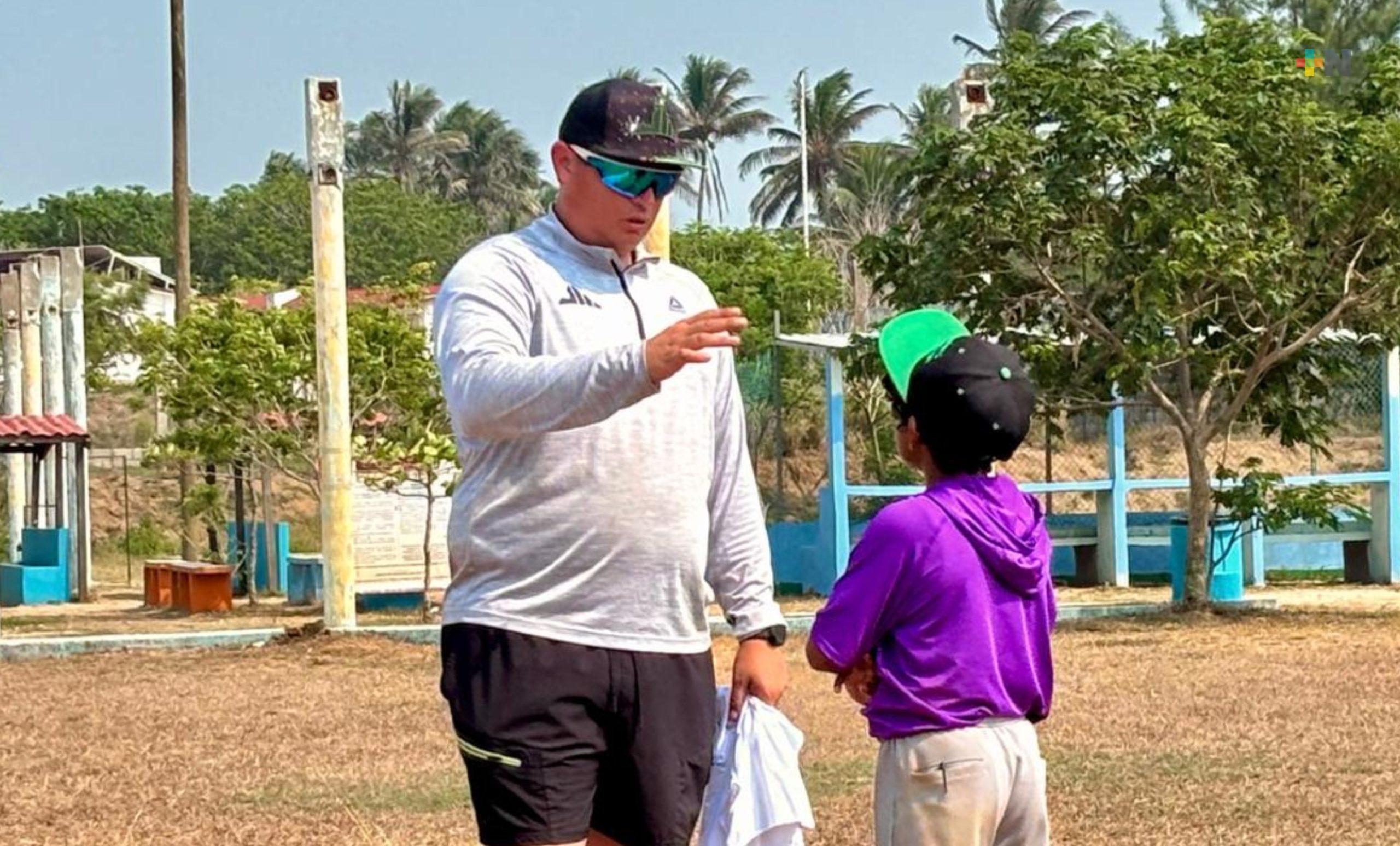 Se capacitan peloteros infantiles del sur de Veracruz