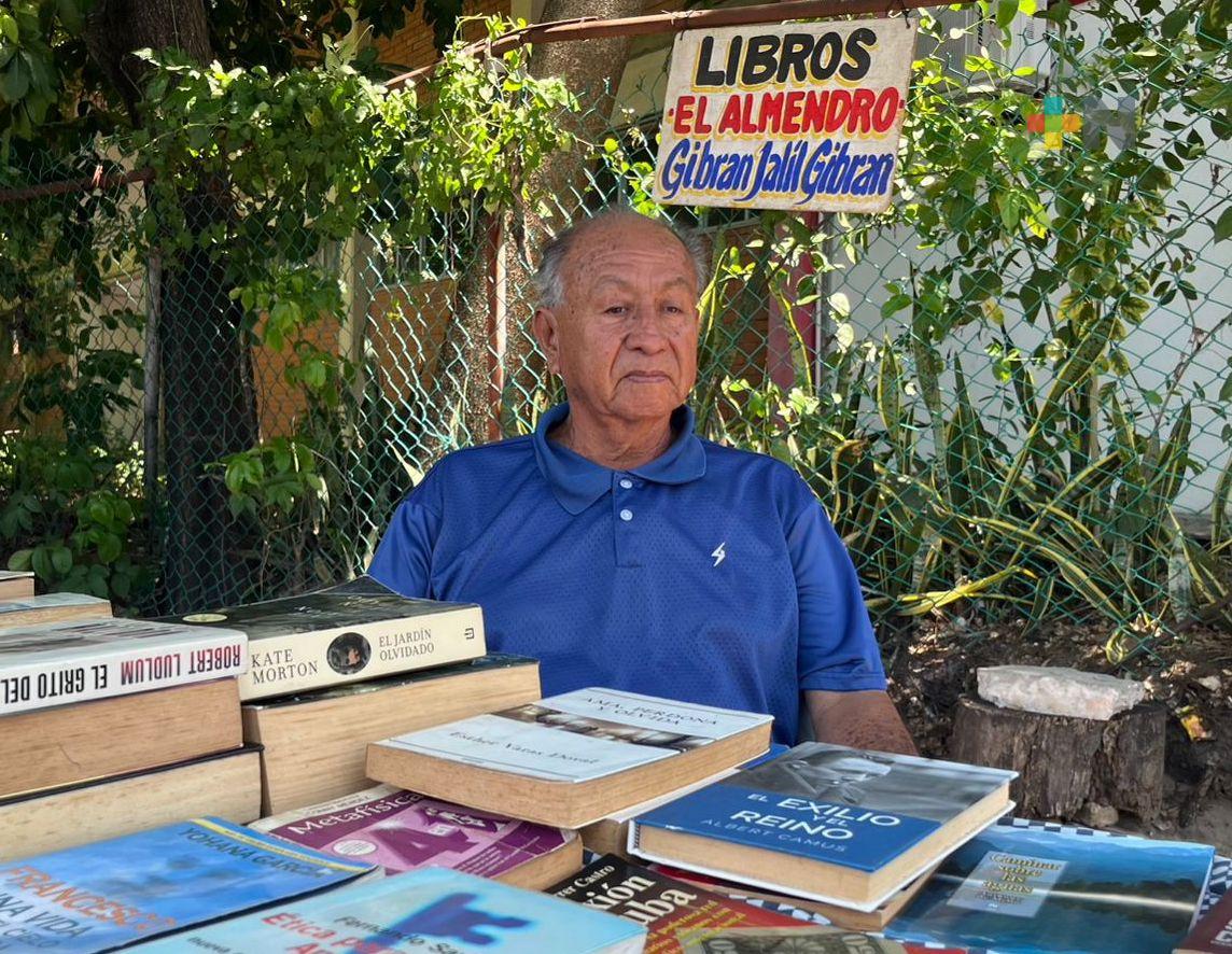 Retirado de la Marina promueve el hábito de la lectura