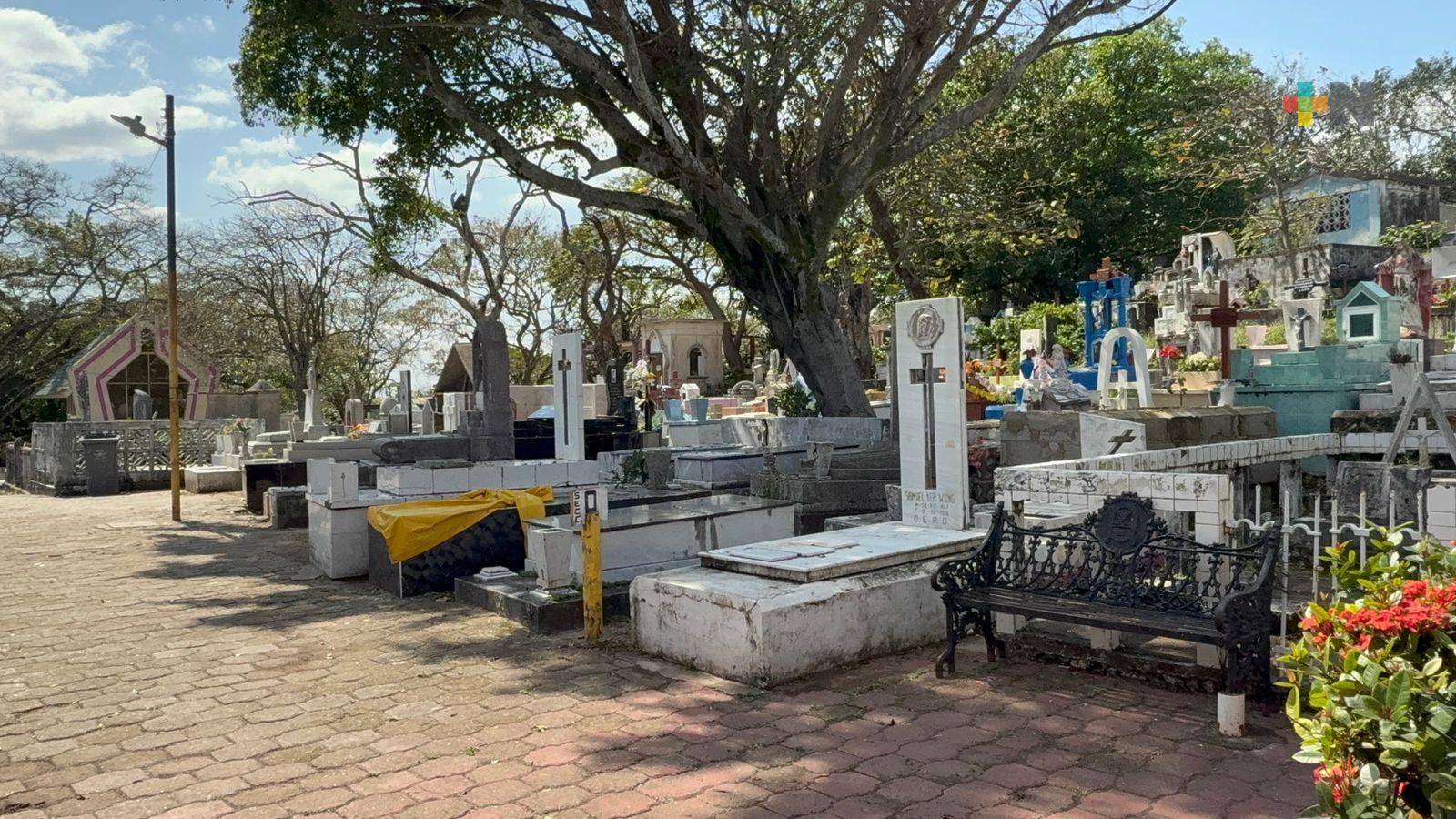 Preparan reglamento y padrón de albañiles para ordenar trabajos en panteones de Coatzacoalcos