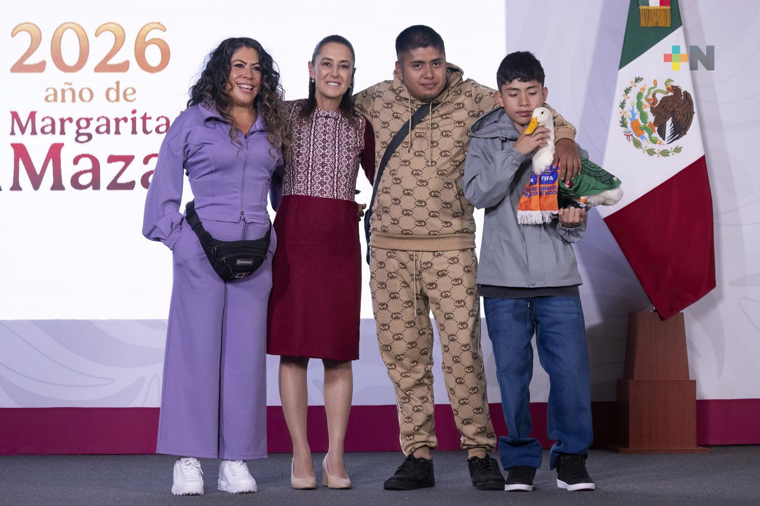 Llega «Merlín» a la Mañanera; la Presidenta ofrece ayuda a esta familia mexicana