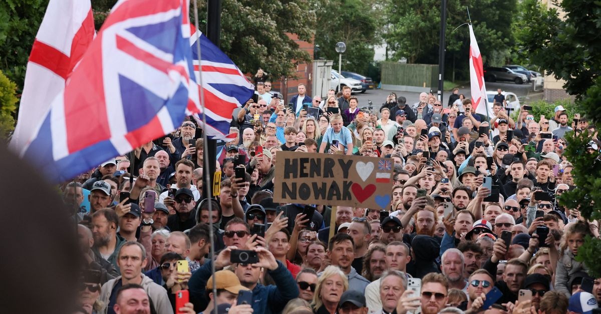 Protestan  en Reino Unido por asesinato del joven Henry Nowak