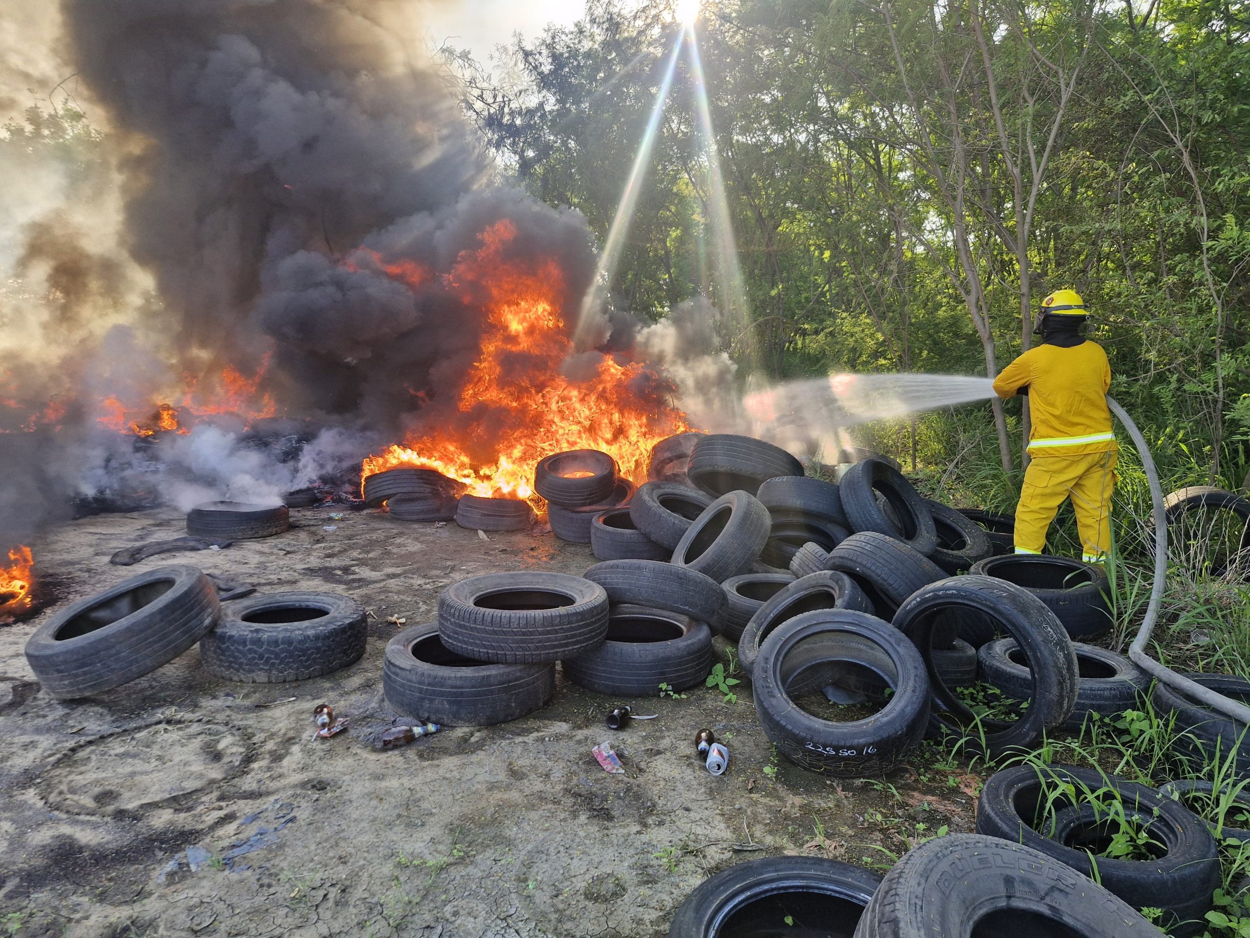 Se impondrán multas a quien queme llantas en Veracruz puerto