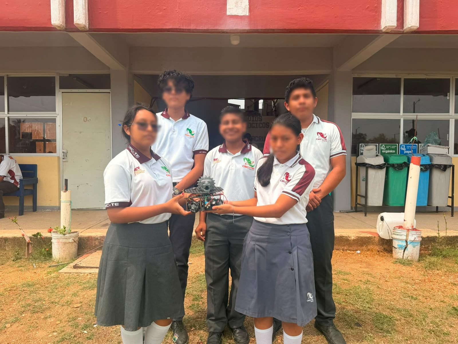 Equipo de Robótica del CECyTEV 19 Coatzacoalcos competirá en la Copa Nacional FutBotMX