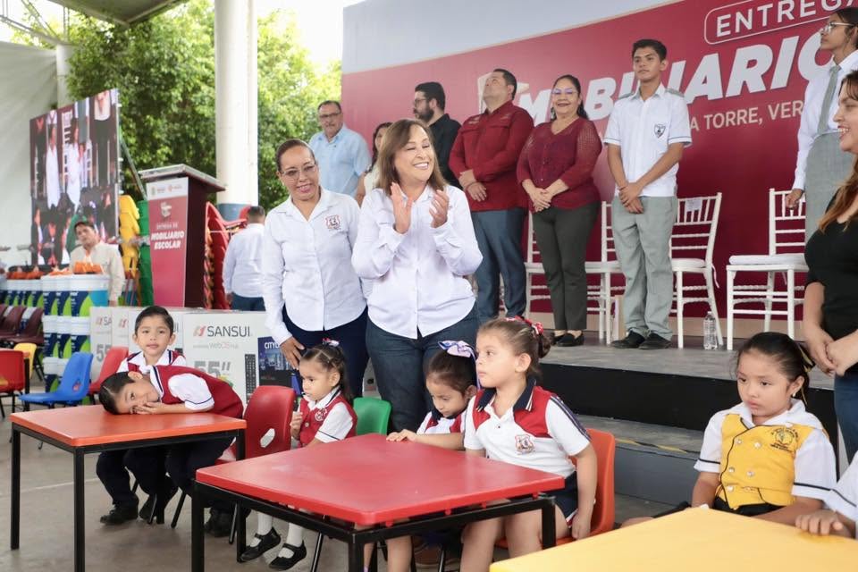 Ninguna escuela quedará fuera del programa de mobiliario: Rocío Nahle García