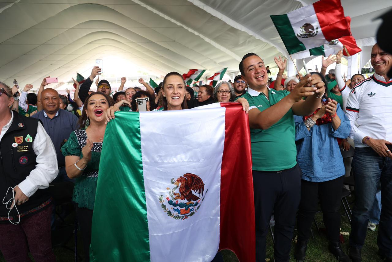 Sheinbaum abre Mañanera con felicitación a la selección mexicana por su triunfo