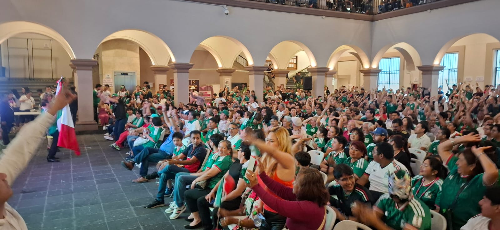 Xalapeños llenan la Zona Fan para apoyar a México