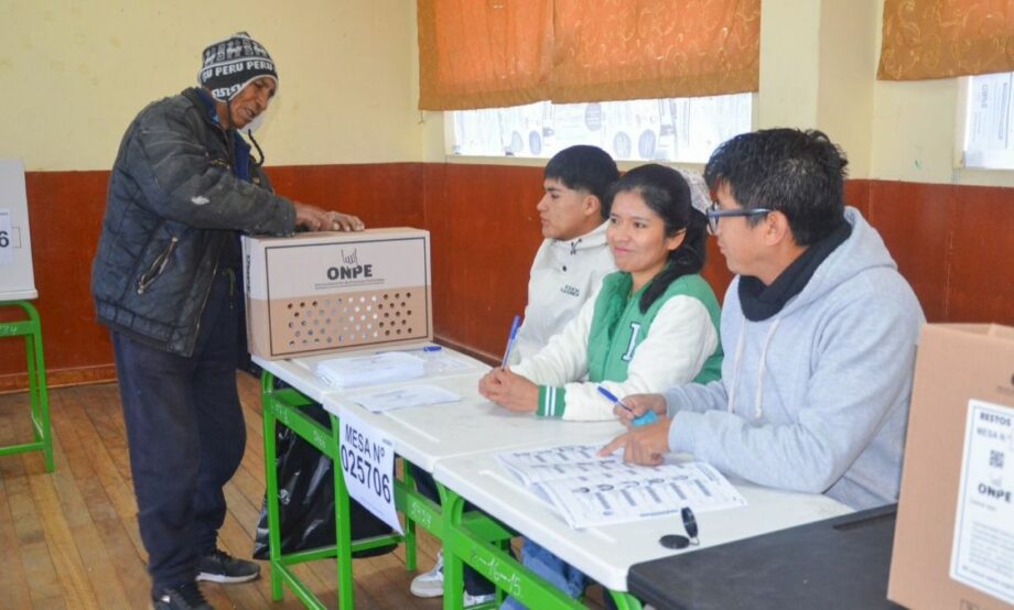 Conteo de votos da triunfo electoral a Keiko Fujimori