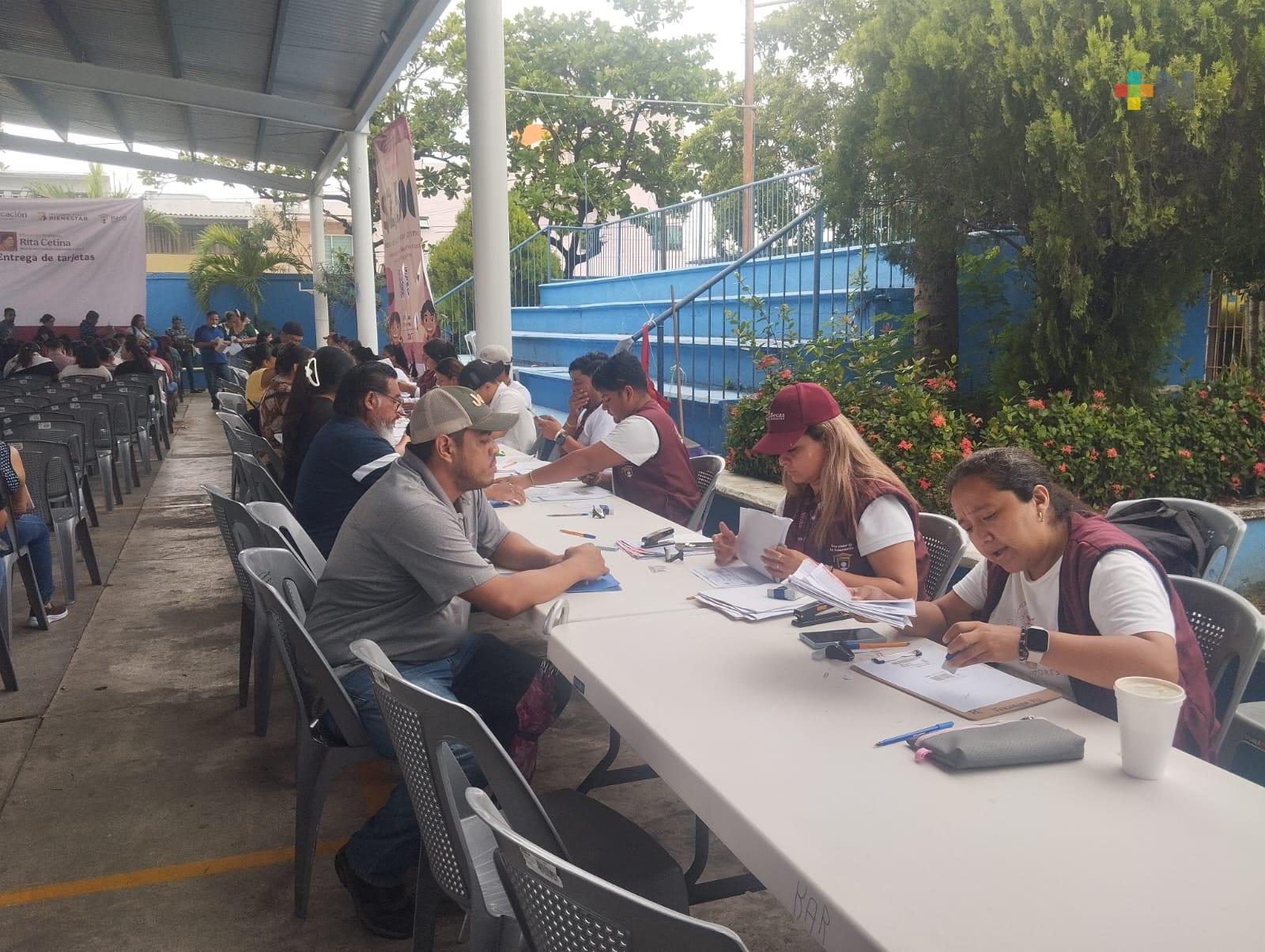 Sigue entrega de tarjetas para beca Rita Cetina en Veracruz-Boca del Río