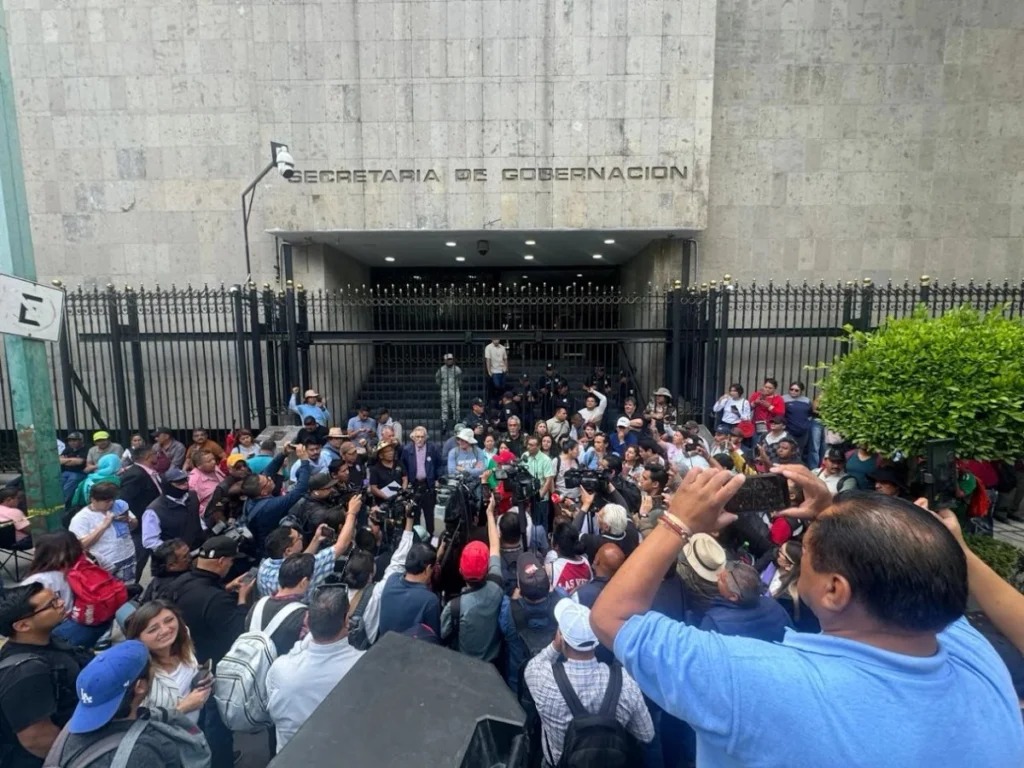 Gobierno llama al diálogo mientras la CNTE mantiene movilizaciones