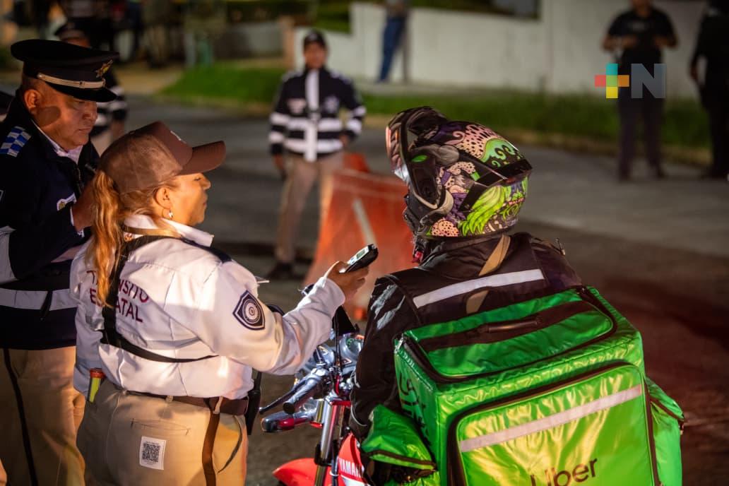 En Xalapa inició operativo de alcoholimetría