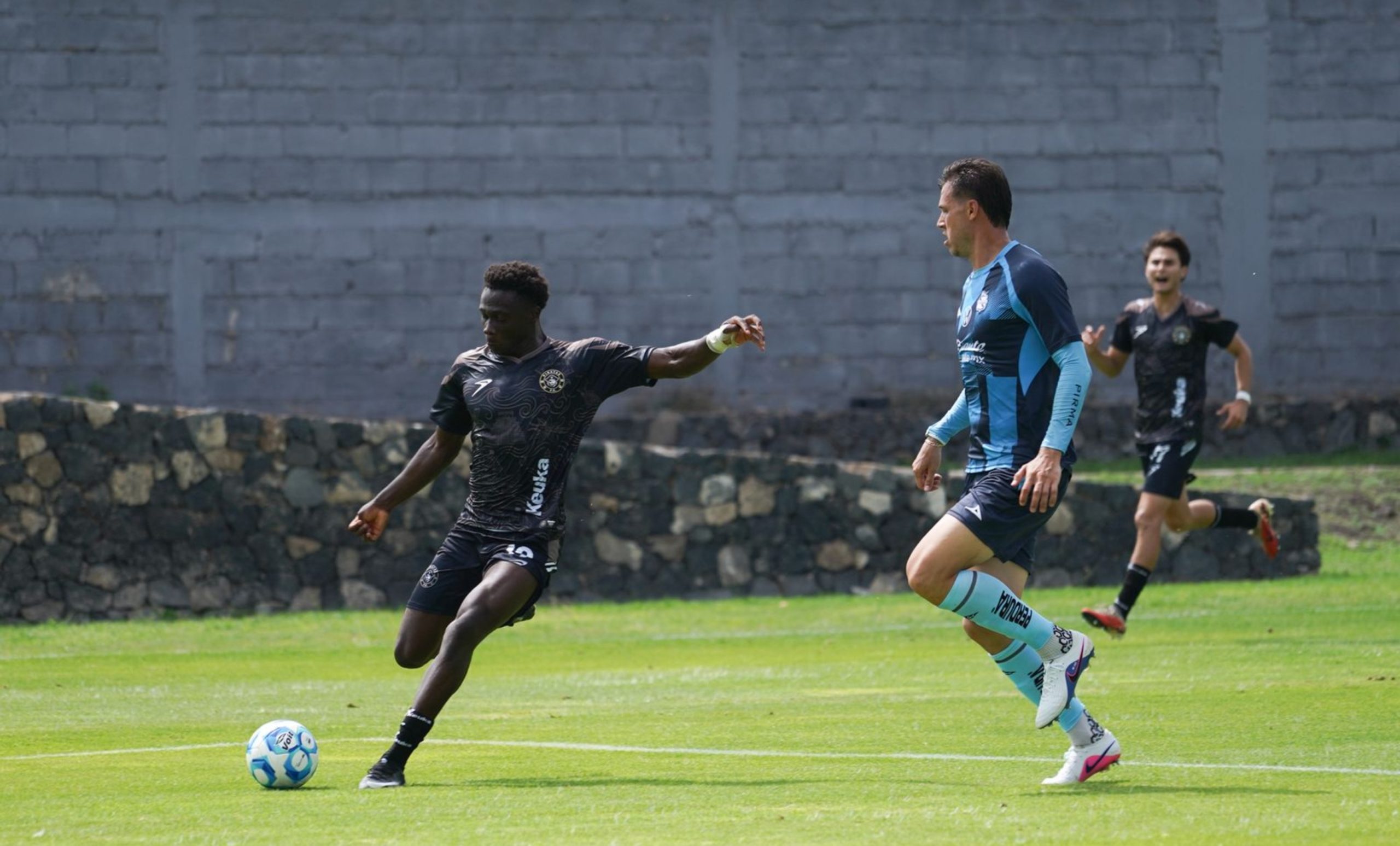 Piratas divide triunfos ante Puebla