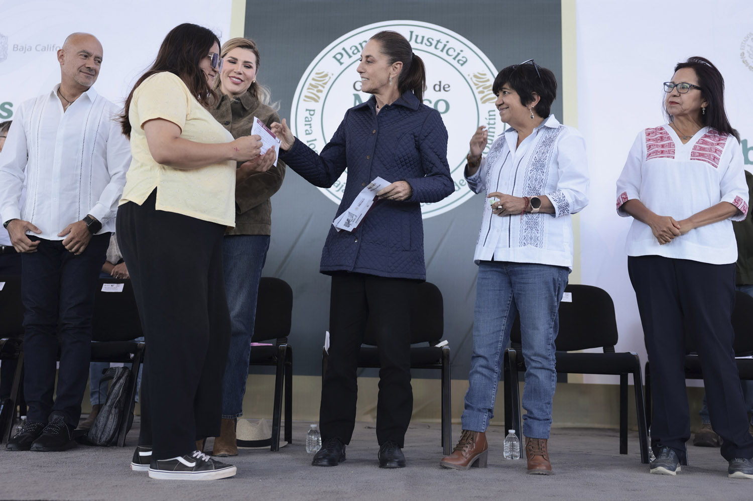 En San Quintín, presidenta Sheinbaum inicia entrega de 36 mil apoyos a jornaleros