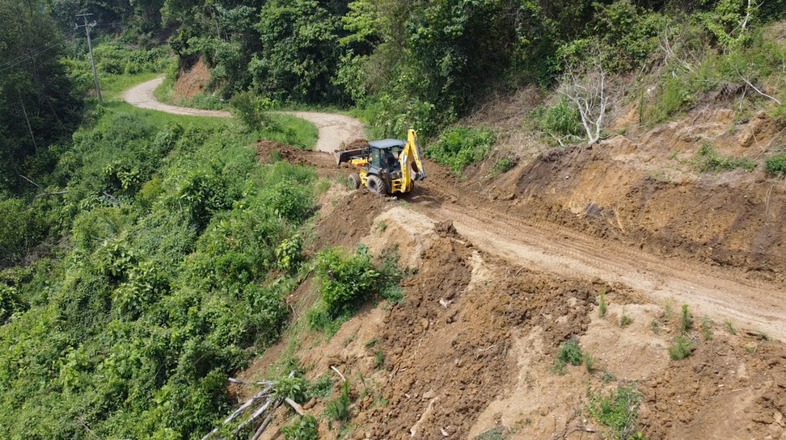 Gobierno de Veracruz y Federación darán mantenimiento y rehabilitación a caminos rurales