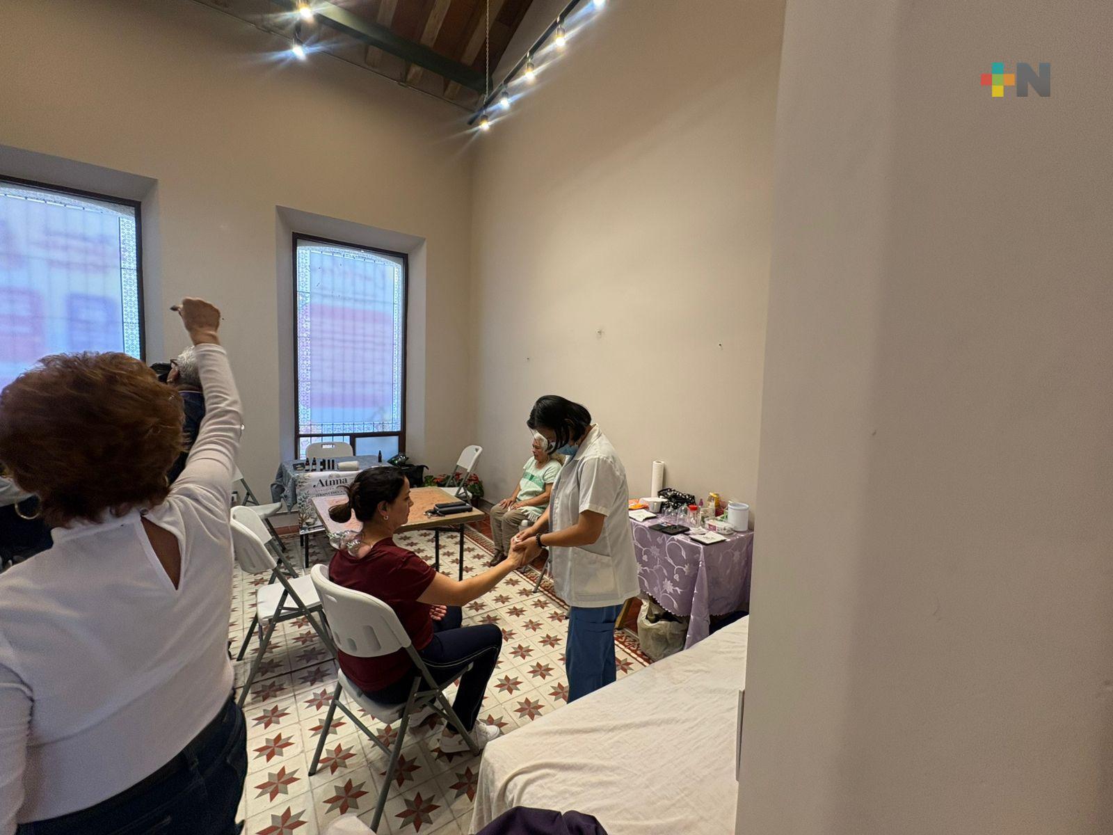 Mujeres lideran búsqueda de terapias alternativas