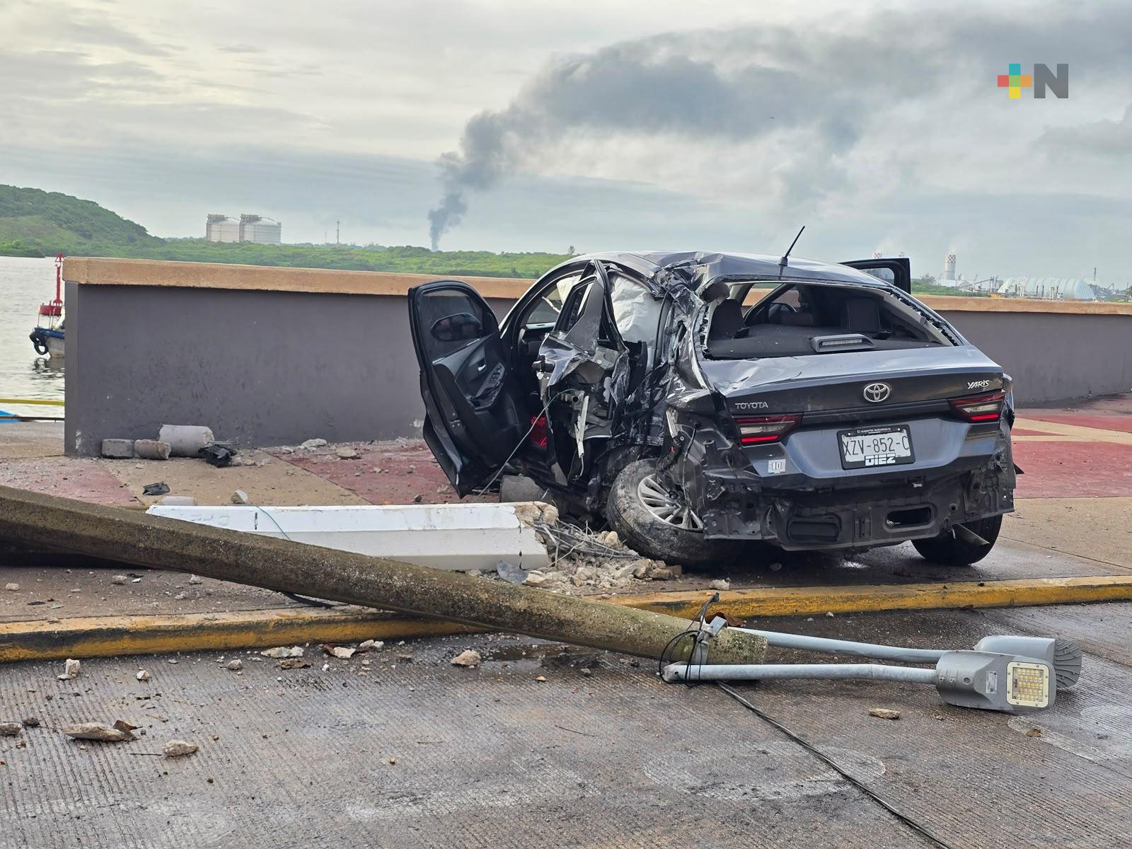 Accidente automovilístico deja daños considerables en Coatzacoalcos