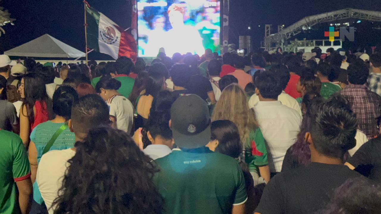 Afición de Coatzacoalcos vibró con el México vs Inglaterra