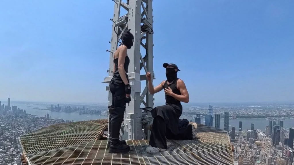 Amor en las alturas: pareja escala el Empire State para comprometerse