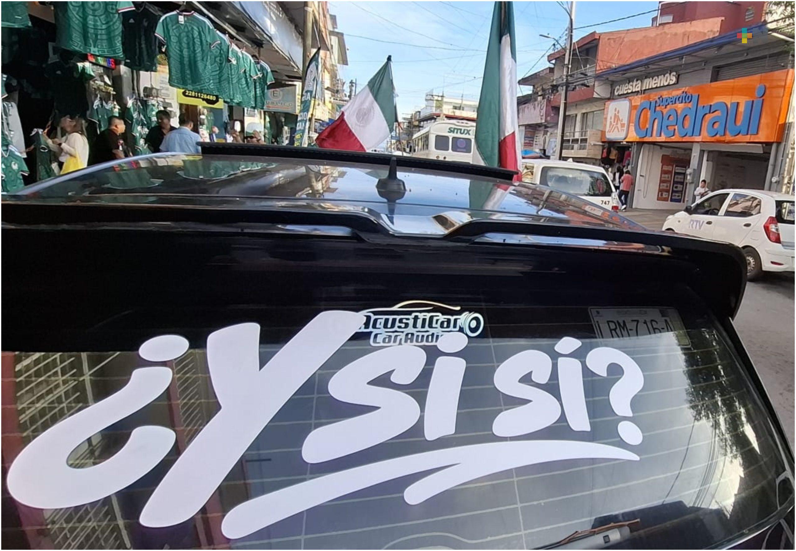 Comerciantes de Xalapa aprovechan la fiebre del «¿Y si sí?»