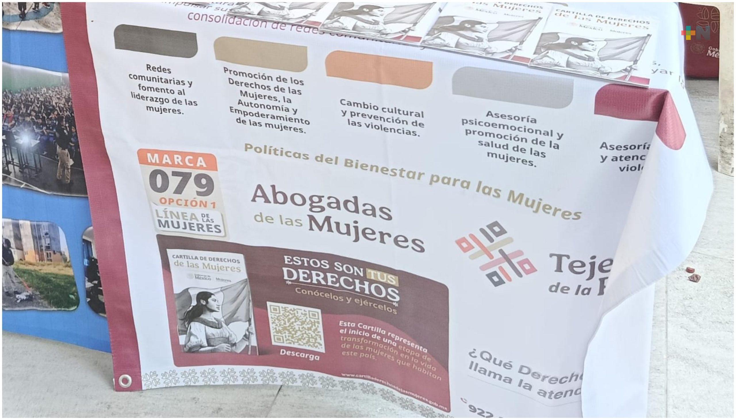 Continúan distribuyendo Cartilla de Derechos de las Mujeres en Coatzacoalcos