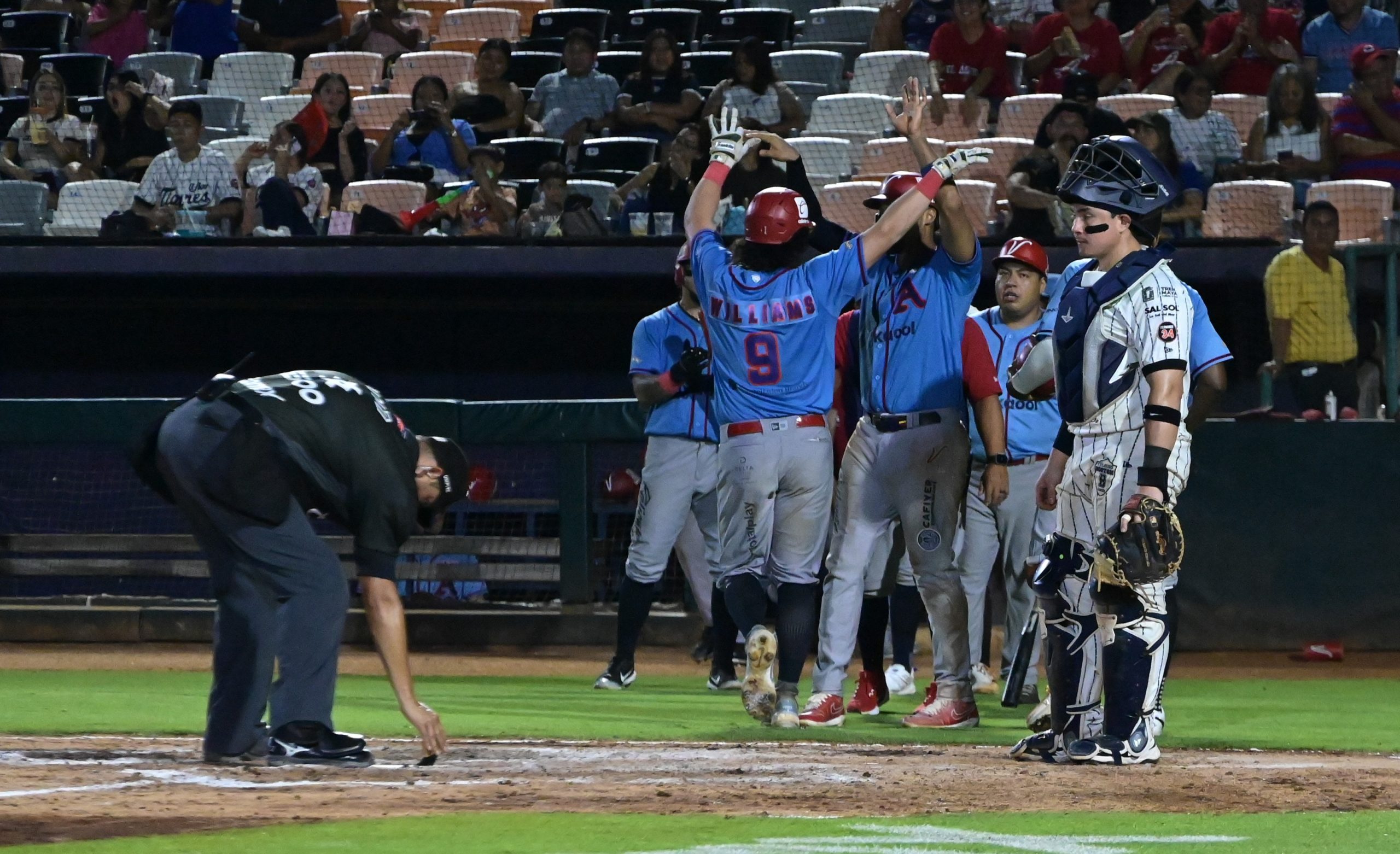 Jonrón de Chris Williams y triunfo de El Águila