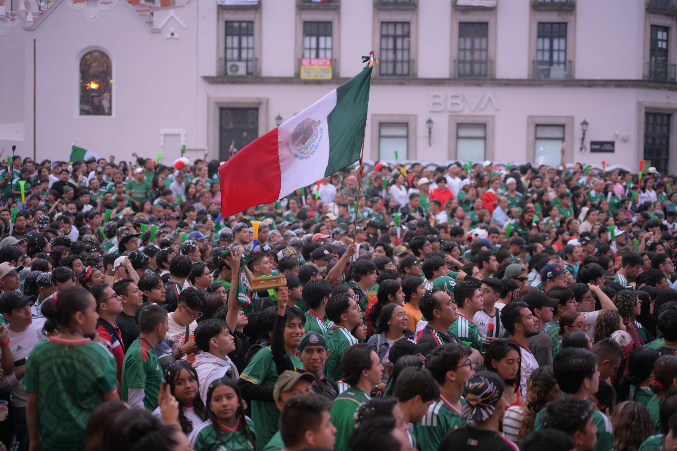 El corazón de Xalapa, escenario de una gran fiesta tricolor