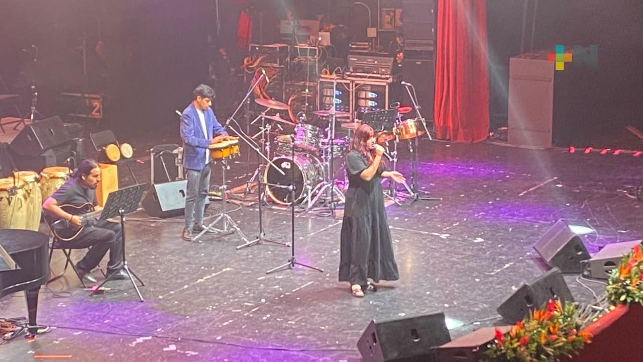 Bolero y jazz llenan de nostalgia el Teatro de la Reforma