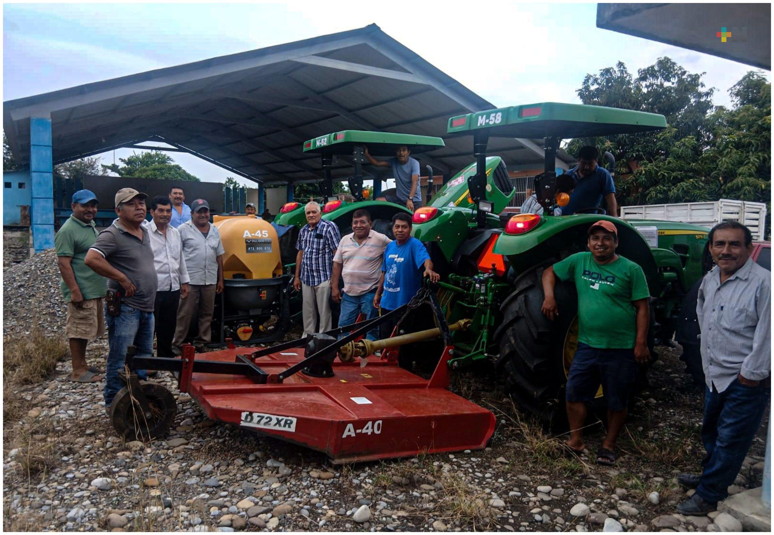 Gobierno de Veracruz apoya a citricultores de Álamo Temapache con maquinaria pesada