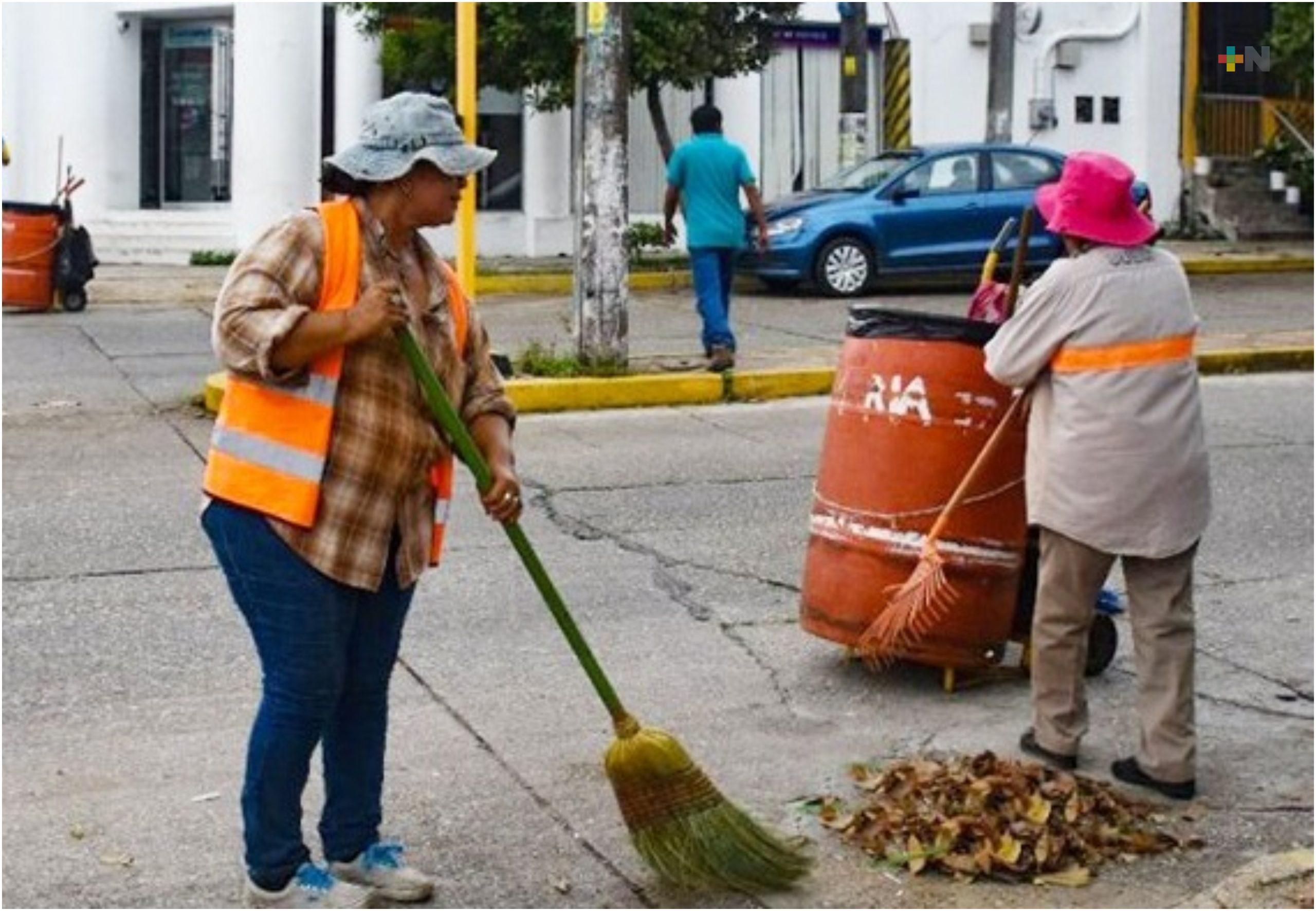 Barrenderos de Coatzacoalcos exhortaron a población a no tirar basura en las calles