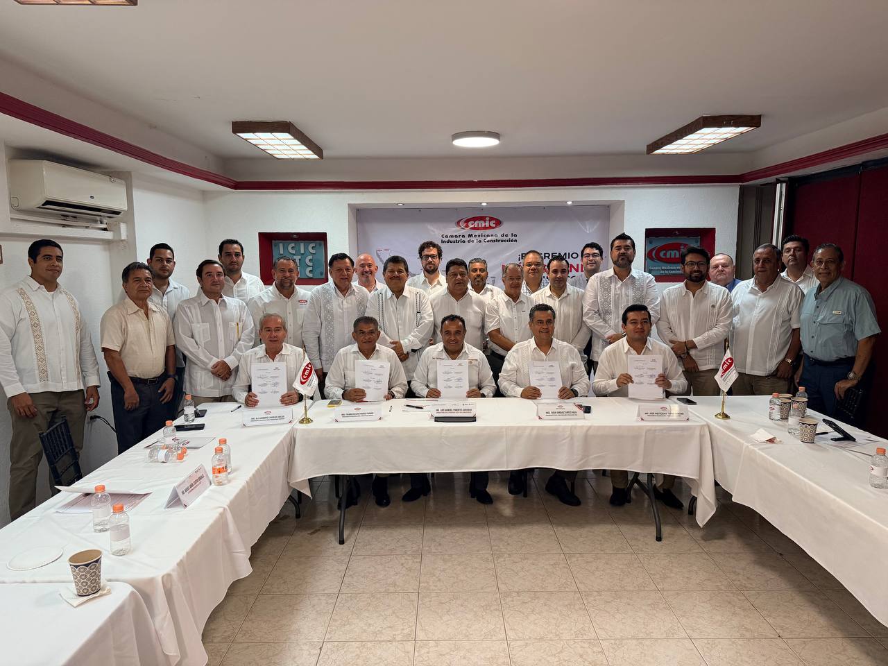 Reinstalan SICT Veracruz y CMIC la Comisión Mixta para fortalecer la calidad de la infraestructura en el estado