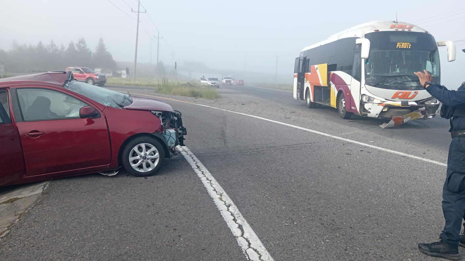 Tragedia en Perote: choque de autobús AU deja tres muertos