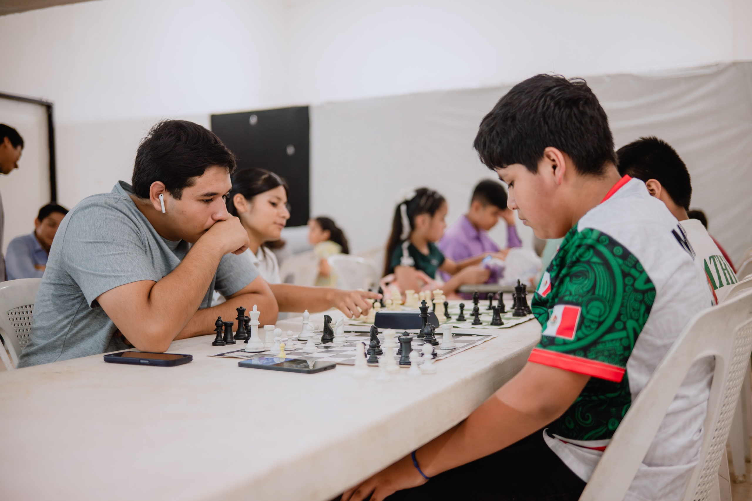 Ajedrez impulsa el desarrollo de niños y jóvenes en Tuxpan