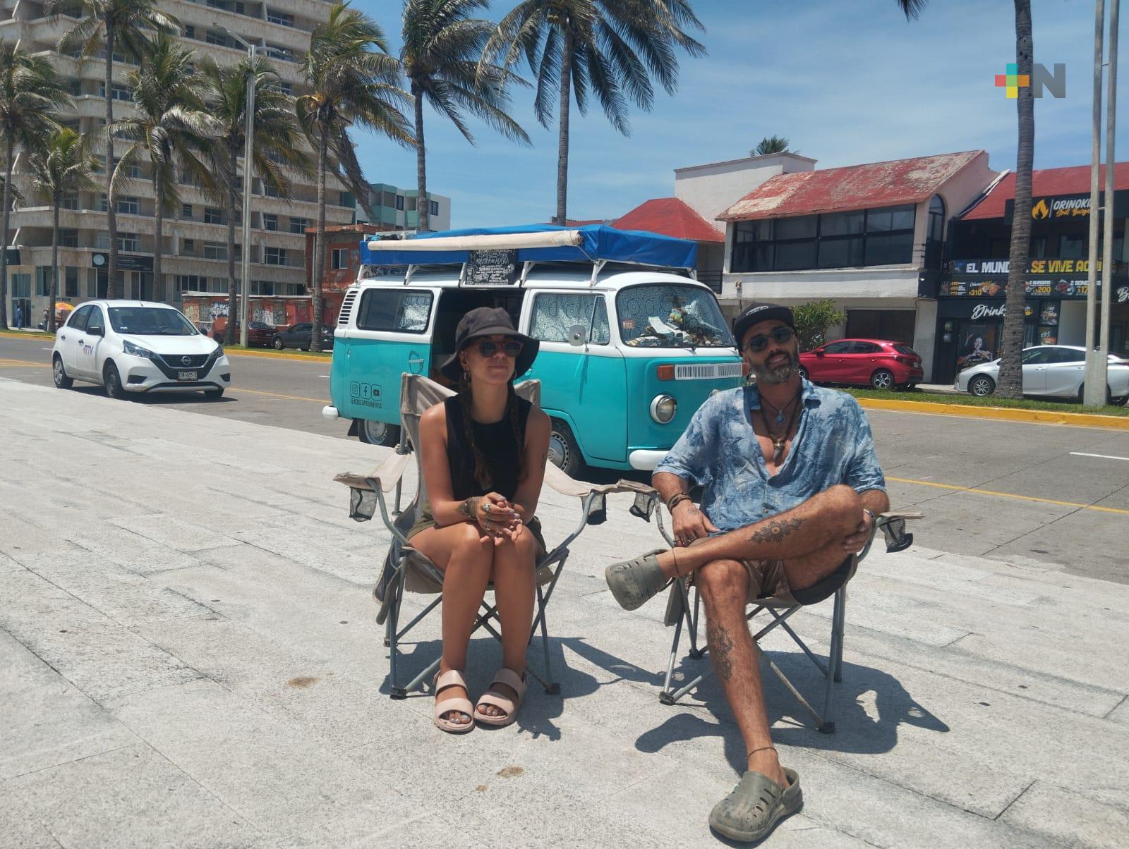 Pareja de argentinos llega a Veracruz como parte de su travesía por el mundo