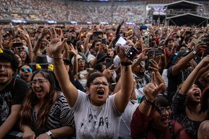 Solidaridad artística en California; resiliencia comunitaria