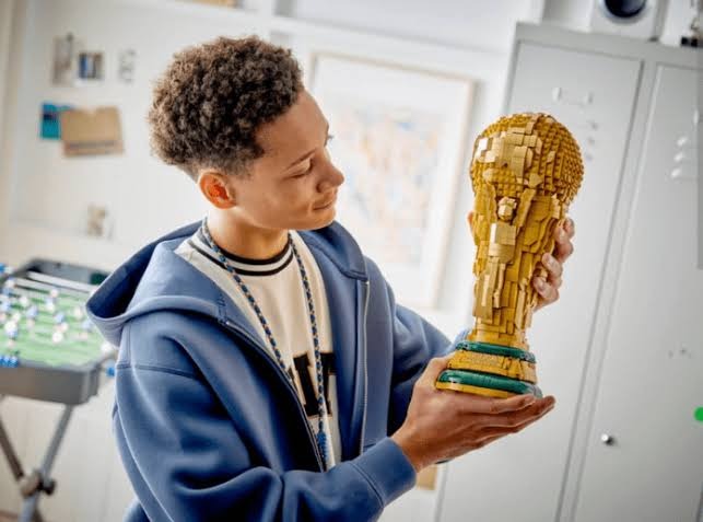 El trofeo más creativo: Lego presenta réplica gigante de la Copa del Mundo
