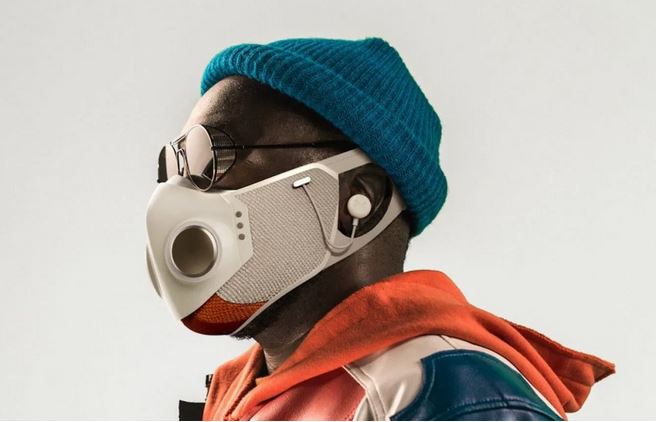 Diseñador mexicano y Will.i.am crean cubrebocas con audífonos