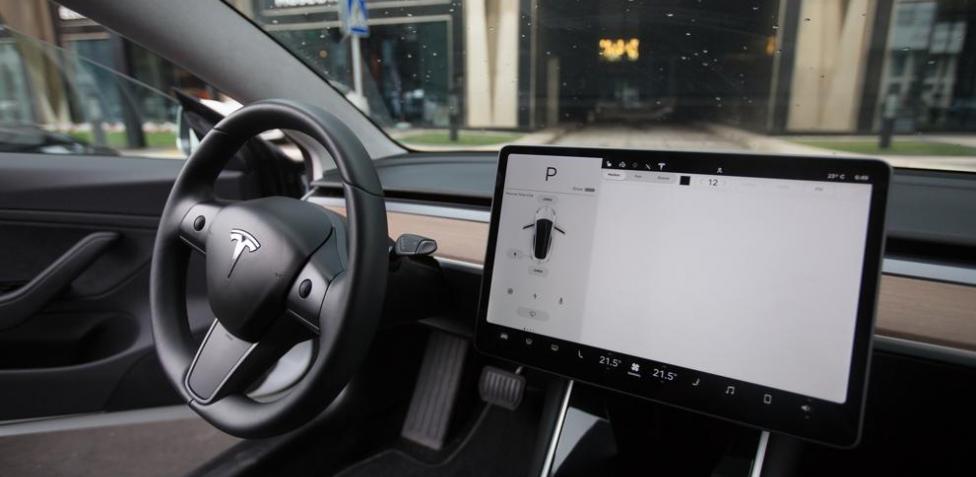 Elon Musk anuncia que Tesla incluirá videojuegos en sus vehículos